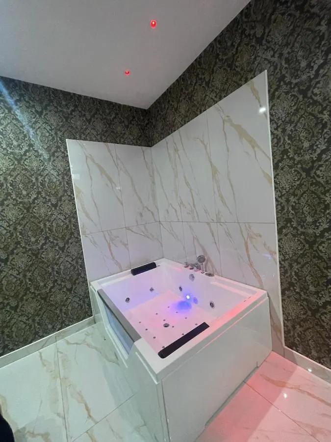 קאסלנואבו די נאפולי Life Hotel