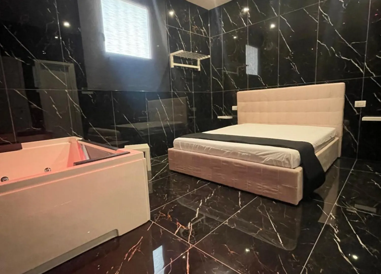 קאסלנואבו די נאפולי Life Hotel